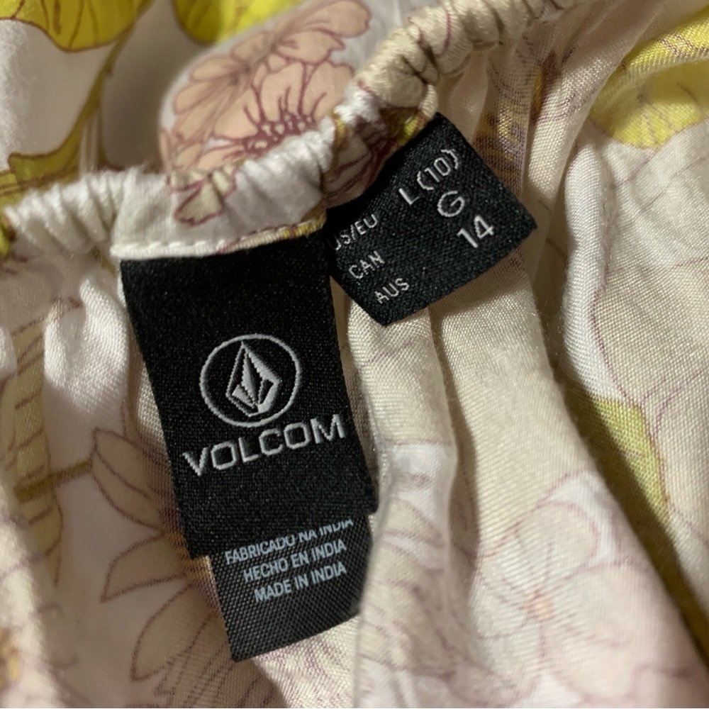 💕Volcom Open Back Top💕 - Picture 7 of 7